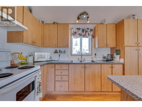 4998 Henrey Road, Prince George, BC - Indoor Photo Showing Kitchen With Double Sink