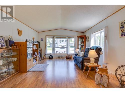 4998 Henrey Road, Prince George, BC - Indoor Photo Showing Living Room