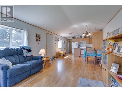 4998 Henrey Road, Prince George, BC - Indoor Photo Showing Living Room