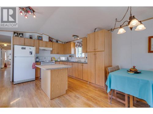 4998 Henrey Road, Prince George, BC - Indoor Photo Showing Kitchen