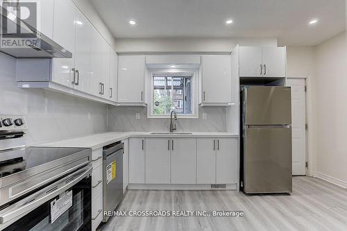 72 Ellsworth Avenue, Toronto, ON - Indoor Photo Showing Kitchen