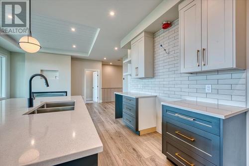 177 Whistler Place, Vernon, BC - Indoor Photo Showing Kitchen With Double Sink With Upgraded Kitchen