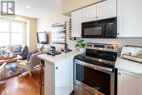 2210B Gerrard Street E, Toronto, ON - Indoor Photo Showing Kitchen