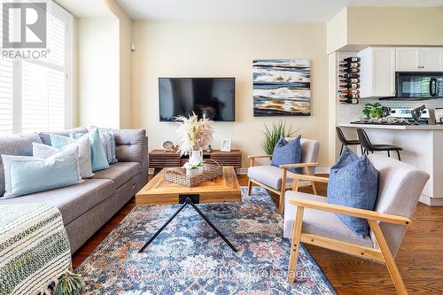 2210B Gerrard Street E, Toronto, ON - Indoor Photo Showing Living Room