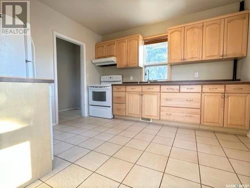 318 4Th Avenue W, Melville, SK - Indoor Photo Showing Kitchen