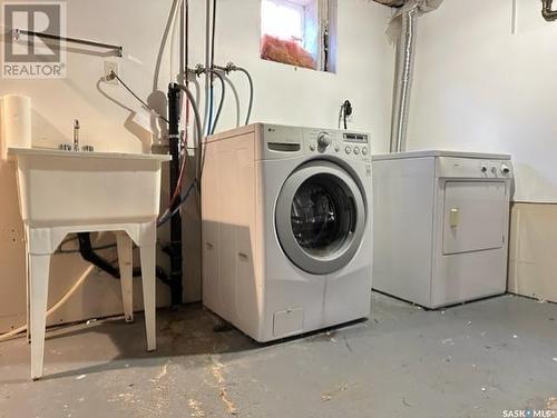 318 4Th Avenue W, Melville, SK - Indoor Photo Showing Laundry Room