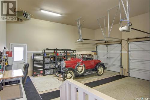 3918 Sandhill Crescent, Regina, SK - Indoor Photo Showing Garage