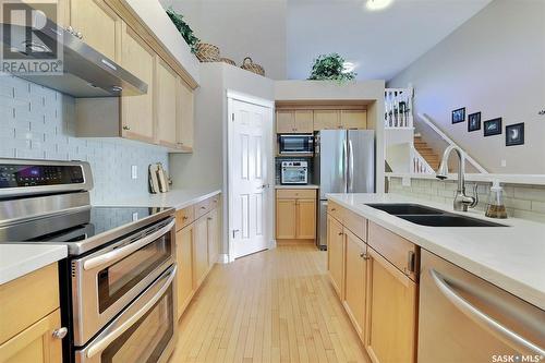 1543 Lakeridge Drive N, Regina, SK - Indoor Photo Showing Kitchen With Double Sink With Upgraded Kitchen