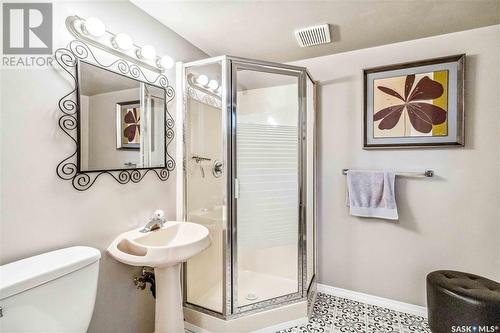 2237 Ewart Avenue, Saskatoon, SK - Indoor Photo Showing Bathroom