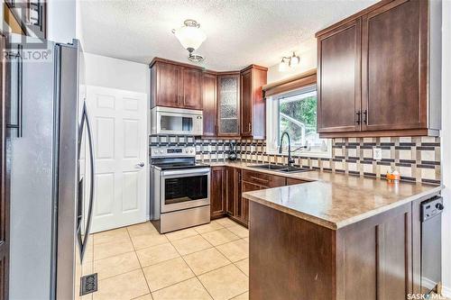 2237 Ewart Avenue, Saskatoon, SK - Indoor Photo Showing Kitchen With Double Sink With Upgraded Kitchen