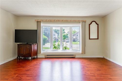 82 Carter Crescent, Cambridge, ON - Indoor Photo Showing Other Room