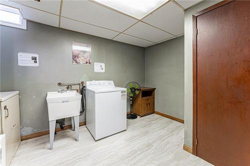 82 Carter Crescent, Cambridge, ON - Indoor Photo Showing Laundry Room