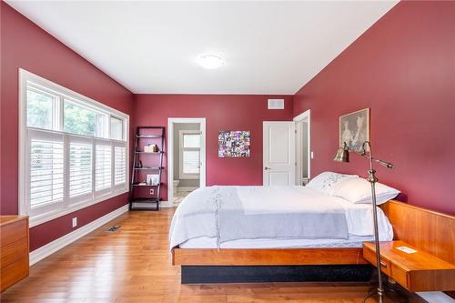 327 Pelham Road, St. Catharines, ON - Indoor Photo Showing Bedroom