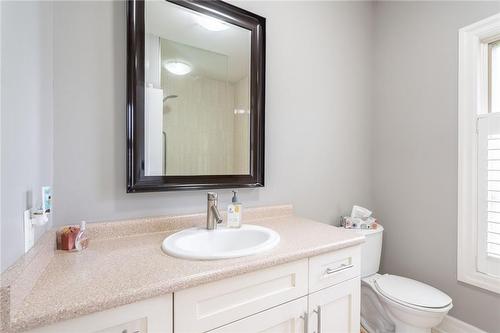 327 Pelham Road, St. Catharines, ON - Indoor Photo Showing Bathroom
