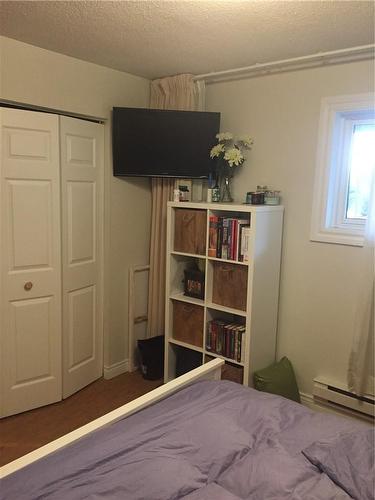 48 Guise Street, Hamilton, ON - Indoor Photo Showing Bedroom