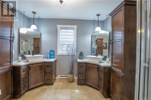 164 Bahama, Dieppe, NB - Indoor Photo Showing Bathroom