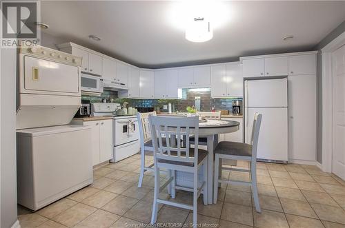 164 Bahama, Dieppe, NB - Indoor Photo Showing Kitchen