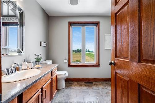 14004 County Rd 15, Essex, ON - Indoor Photo Showing Bathroom