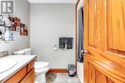 14004 County Rd 15, Essex, ON - Indoor Photo Showing Bathroom