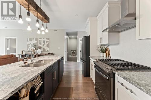 231 Livingstone Crescent, Amherstburg, ON - Indoor Photo Showing Kitchen With Double Sink With Upgraded Kitchen