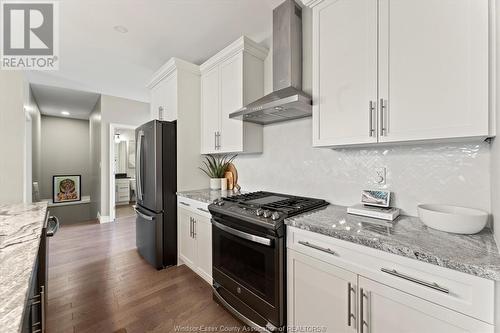 231 Livingstone Crescent, Amherstburg, ON - Indoor Photo Showing Kitchen With Upgraded Kitchen