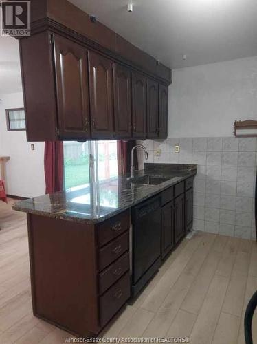 3052 Lauzon Road, Windsor, ON - Indoor Photo Showing Kitchen