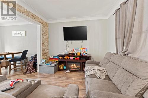 1137 Bruce, Windsor, ON - Indoor Photo Showing Living Room