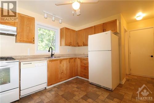 79 Patterson Crescent, Carleton Place, ON - Indoor Photo Showing Kitchen