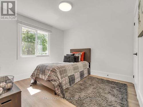 7 Cluney Place, London, ON - Indoor Photo Showing Bedroom