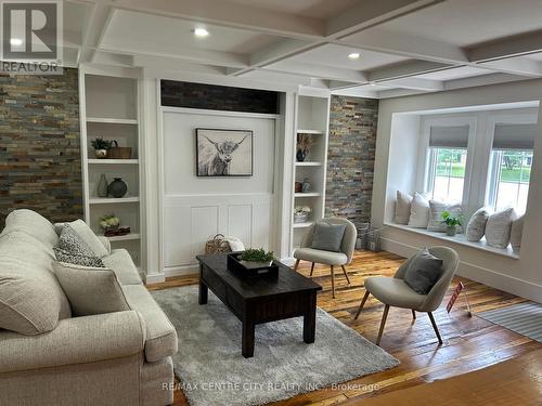 7 Cluney Place, London, ON - Indoor Photo Showing Living Room