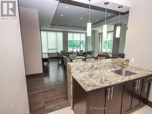 808 - 3525 Kariya Drive, Mississauga, ON - Indoor Photo Showing Kitchen With Upgraded Kitchen