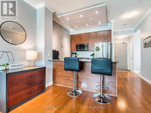 808 - 3525 Kariya Drive, Mississauga, ON - Indoor Photo Showing Kitchen