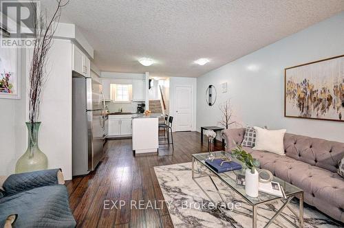 16D - 931 Glasgow Street, Kitchener, ON - Indoor Photo Showing Living Room