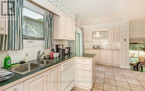 1697 Missenden Crescent, Mississauga, ON - Indoor Photo Showing Kitchen With Double Sink