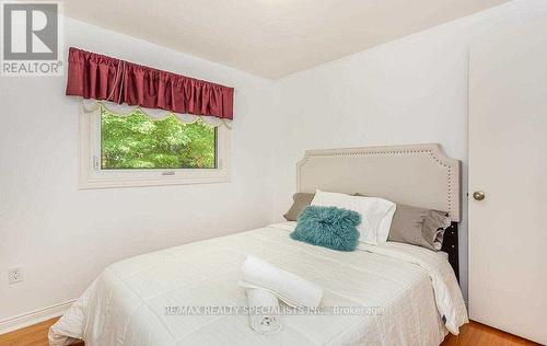 1697 Missenden Crescent, Mississauga, ON - Indoor Photo Showing Bedroom