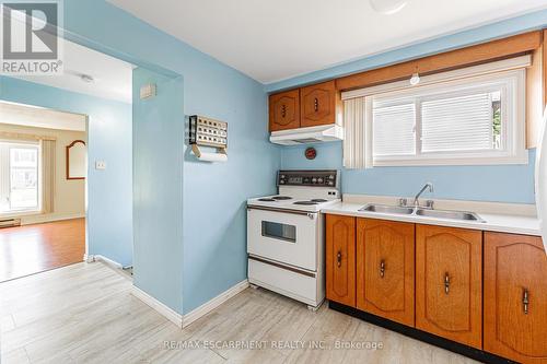 82 Carter Crescent, Cambridge, ON - Indoor Photo Showing Kitchen With Double Sink