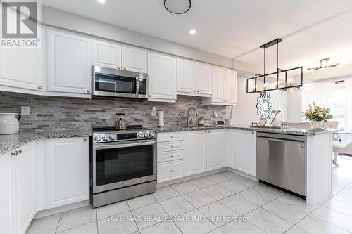 212 Waterbrook Lane, Kitchener, ON - Indoor Photo Showing Kitchen With Upgraded Kitchen