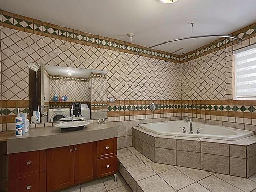 Salle de bains - 170  - 174 Rue Denoncourt, Lavaltrie, QC - Indoor Photo Showing Bathroom