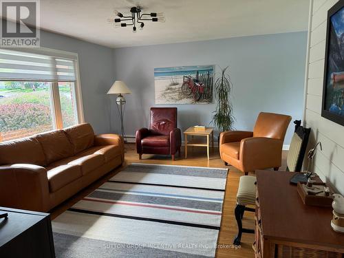 163 Clapperton Street, Barrie, ON - Indoor Photo Showing Living Room