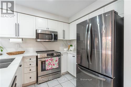 3818 Foxborough Trail, Mississauga, ON - Indoor Photo Showing Kitchen