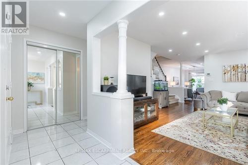 3818 Foxborough Trail, Mississauga, ON - Indoor Photo Showing Living Room