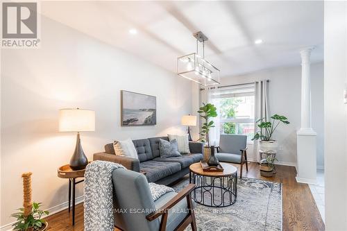 3818 Foxborough Trail, Mississauga, ON - Indoor Photo Showing Living Room