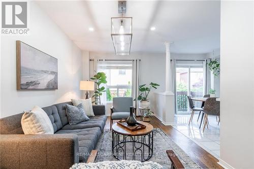 3818 Foxborough Trail, Mississauga, ON - Indoor Photo Showing Living Room