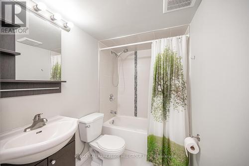 22 Macmillan Crescent, Barrie, ON - Indoor Photo Showing Bathroom