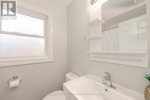 22 Macmillan Crescent, Barrie, ON - Indoor Photo Showing Bathroom