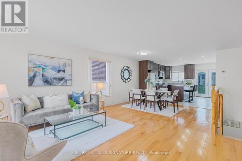 21 Logan Court, Barrie, ON - Indoor Photo Showing Living Room