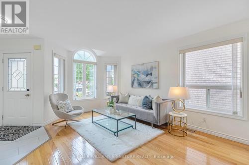 21 Logan Court, Barrie, ON - Indoor Photo Showing Living Room