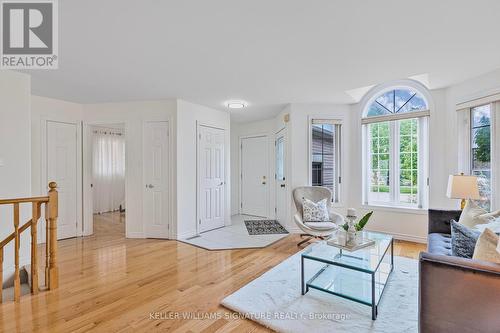 21 Logan Court, Barrie, ON - Indoor Photo Showing Living Room