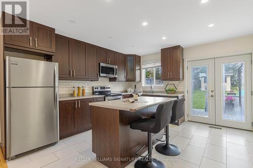 21 Logan Court, Barrie, ON - Indoor Photo Showing Kitchen With Upgraded Kitchen