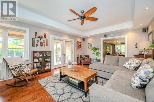 7 Oakwood Avenue, Guelph, ON - Indoor Photo Showing Living Room